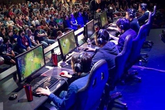 球友会这一国际电竞赛事在广州落幕电竞产业迈向300亿大关(图1)